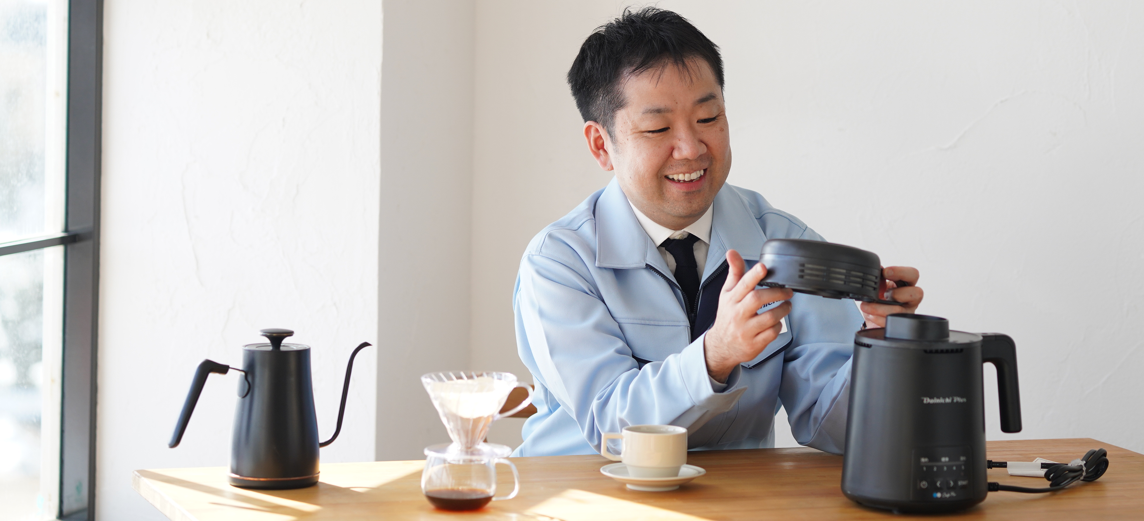 「多くの人に焙煎の魅力を知ってもらえれば」と語るコーヒー豆焙煎機開発責任者の渡邉 玲