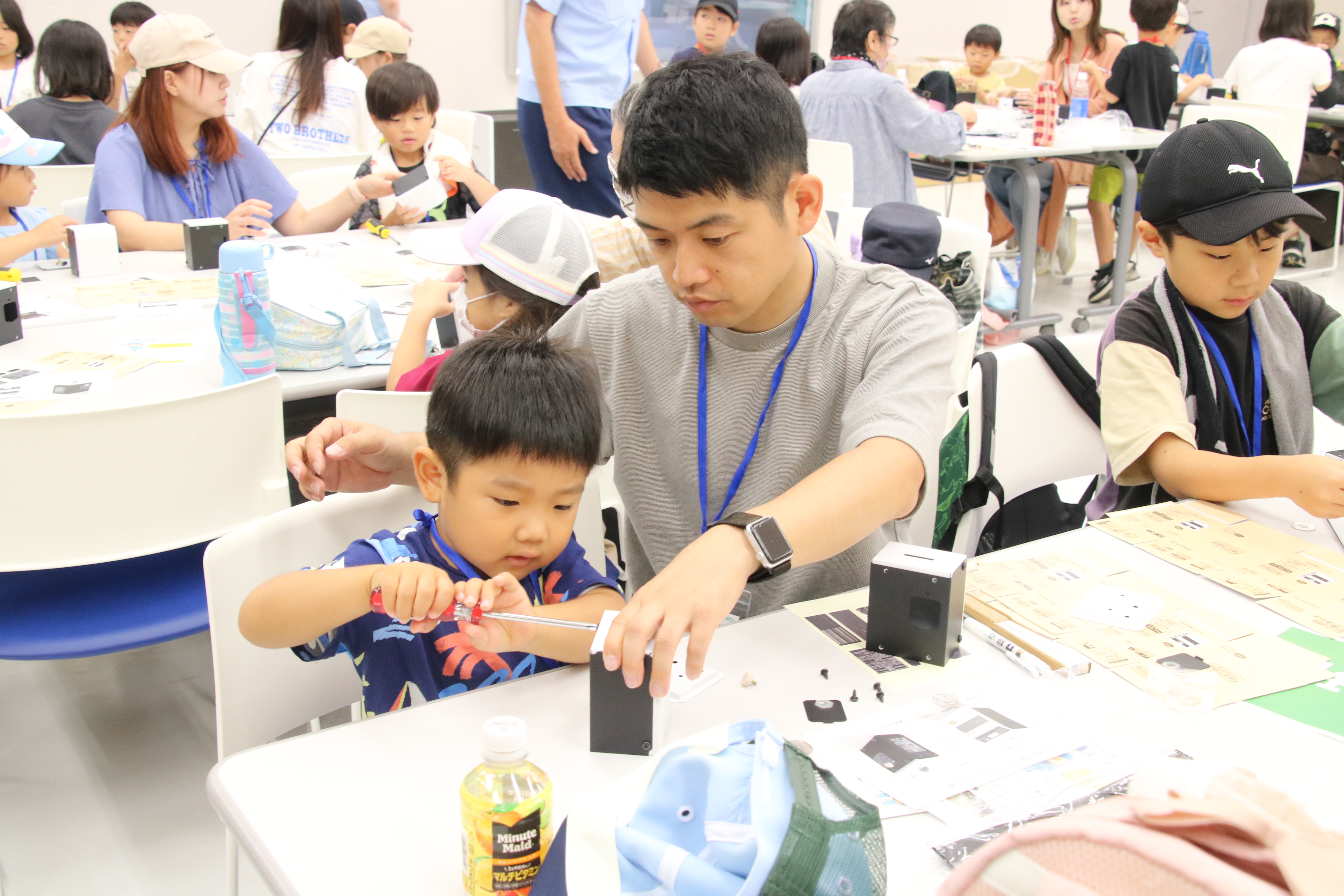 家庭用石油ファンヒーター型貯金箱づくり体験