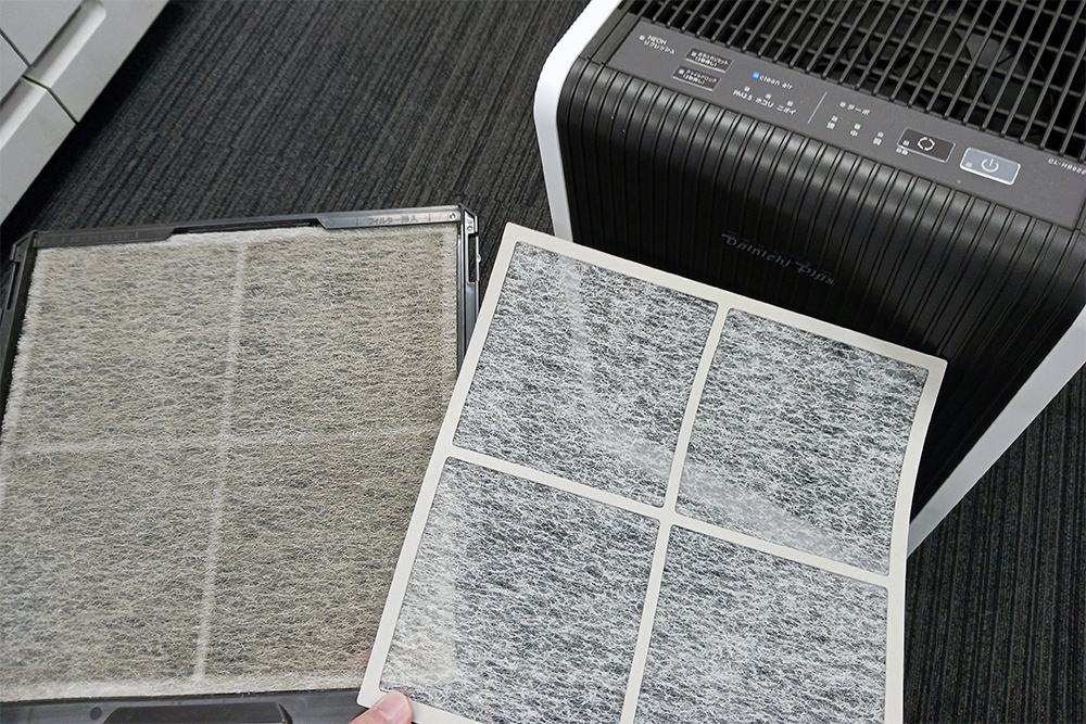 4カ月使用したフィルター(左)と新しいフィルター(右)
